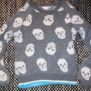 No boundaries skull sweater in gray. Perfect for fall and Halloween 🎃